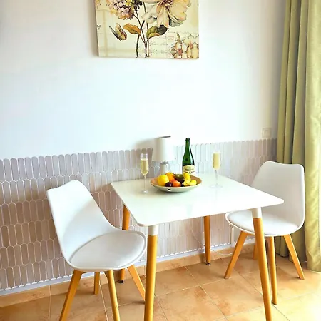 Ocean Sunset View, Air Conditioned, Renovated شقة