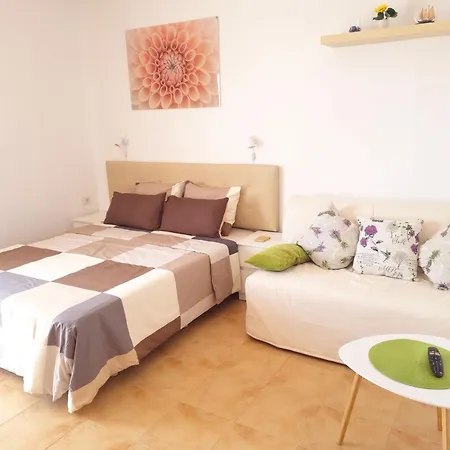 Ocean Sunset View, Air Conditioned, Renovated شقة